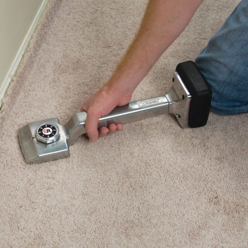 ROBERTS Deluxe Carpet Knee Kicker Lifestyle Image