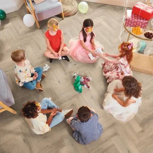 sm vgw canadianurbanoak kidsparty ls cm webp